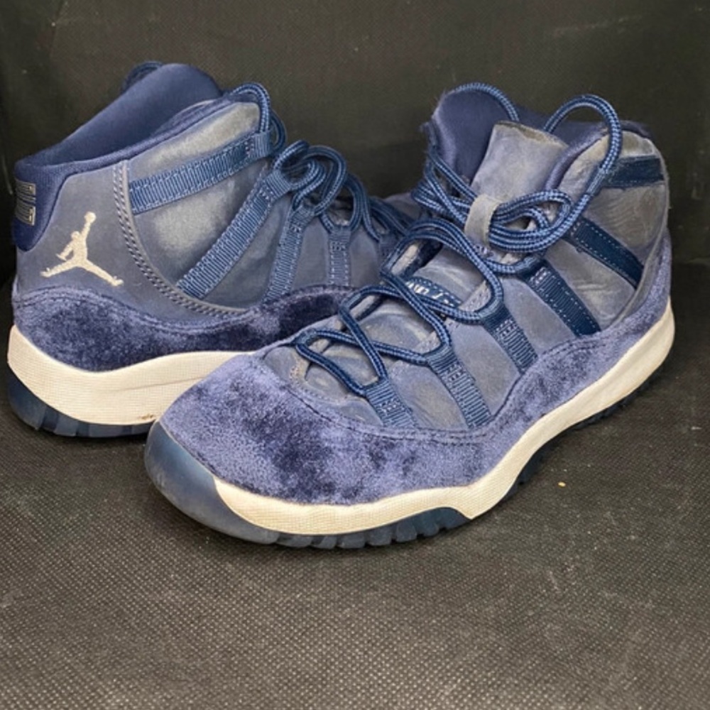 Nike Air Jordan 11 Retro ‘Midnight Navy Velvet’ Sneaker